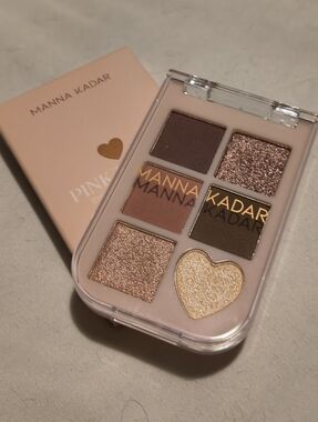 Manna Kadar Mini Eyeshadow Palette — Rose, Gold, Brown & Champagne Shimmers